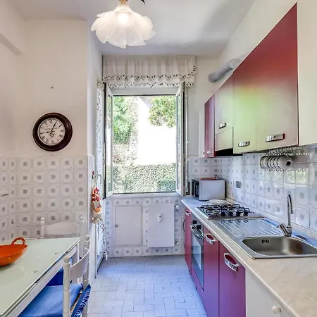 1 Bedroom Stunning In Lejlighed Genova