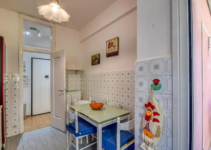 1 Bedroom Stunning In דירה